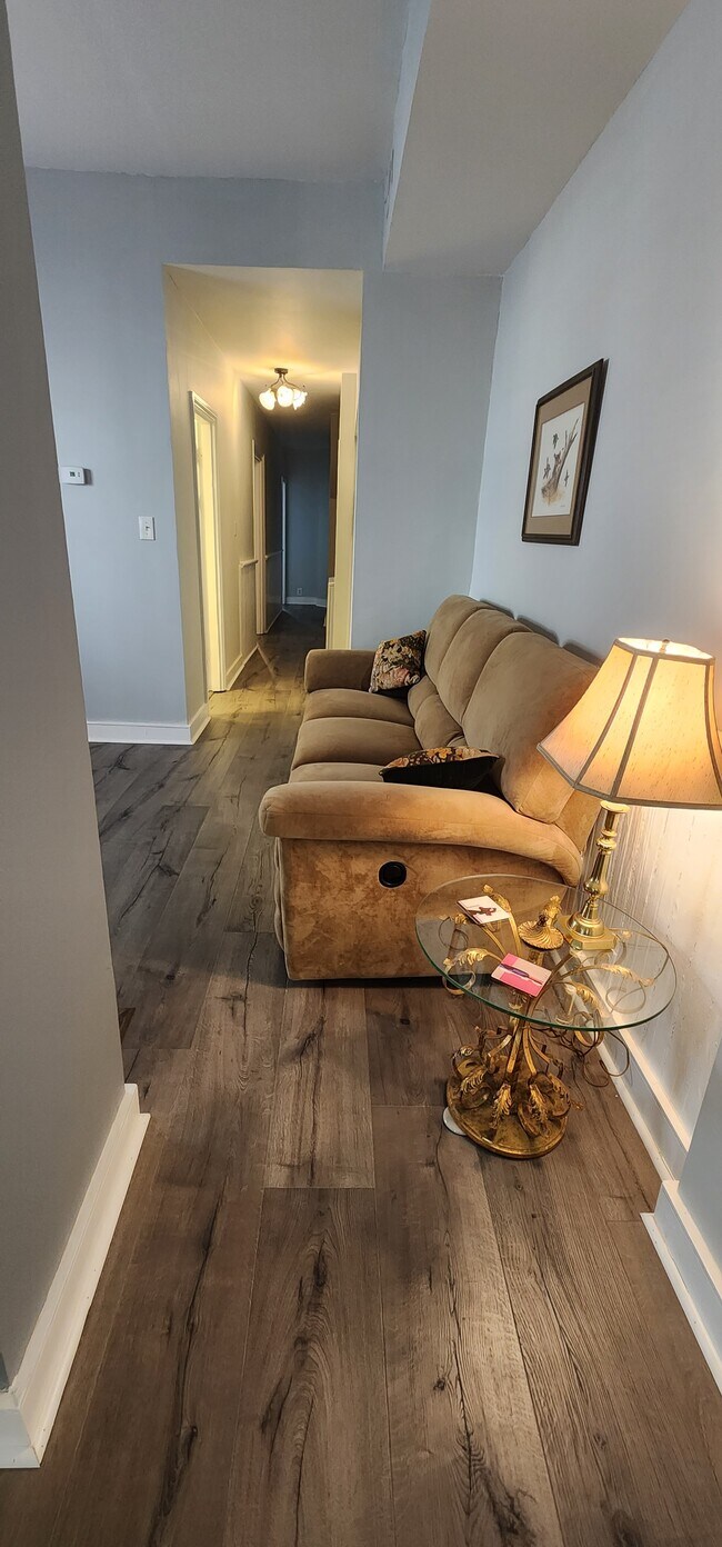 Building Photo - 1322 Floyd Ave