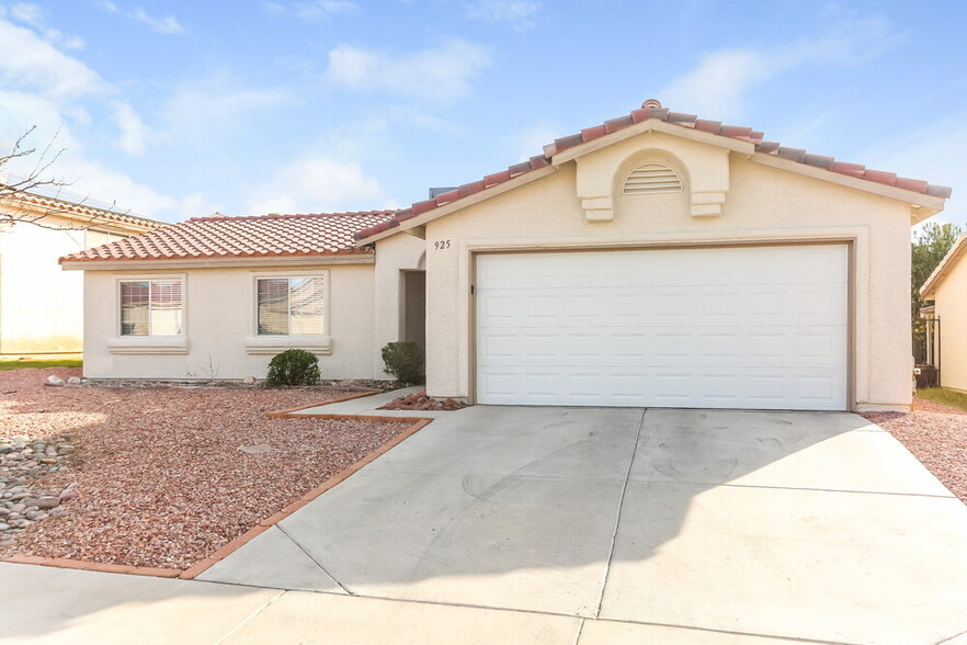 Primary Photo - 925 Sunnyfield Way