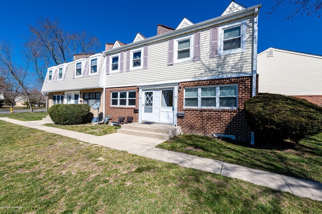 Building Photo - 140 Primrose Ln