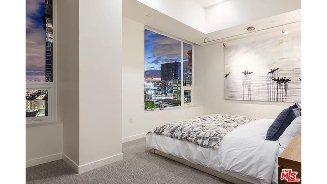 Building Photo - 1050 S Grand Ave