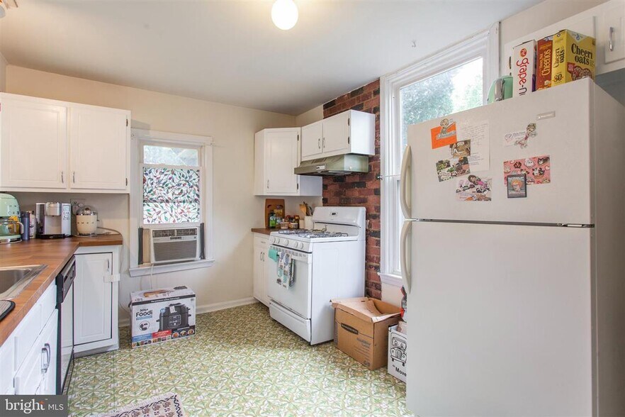 Kitchen - 122 Union Ave