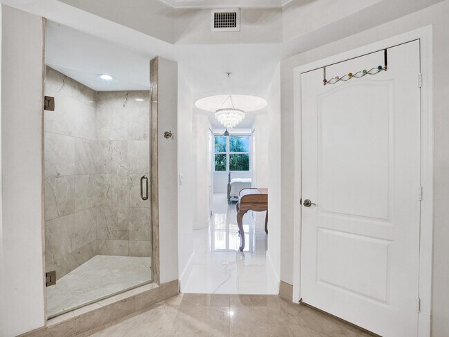 Building Photo - 191 S Ocean Dr