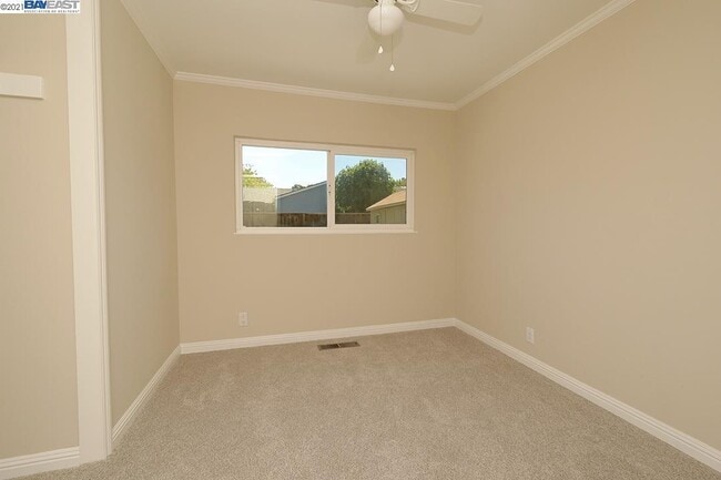 Building Photo - 560 Murdell Ln