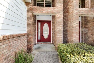 Building Photo - Charming 2-Bed, 2.5-Bath Townhouse Retreat in the Heart of Fort Walton Beach!
