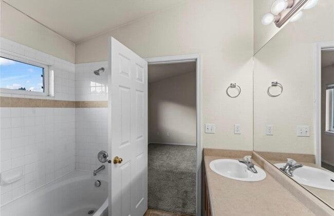 Building Photo - 3884 Packers Point