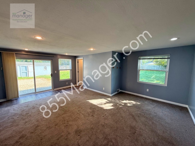 Building Photo - Updated 4-Bedroom with Primary Suite & Fen...