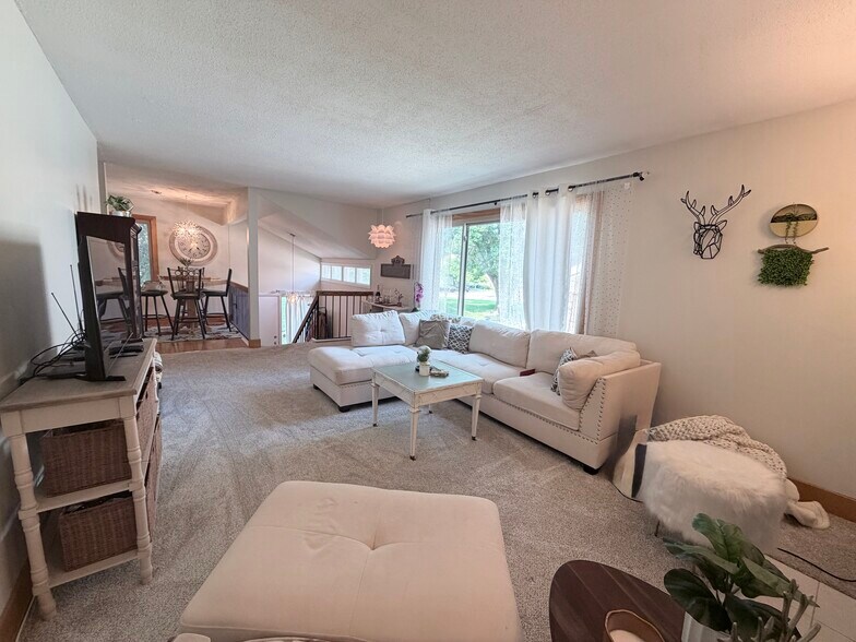Building Photo - 118 Avignon Ct