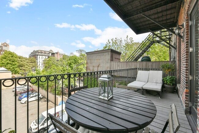 Building Photo - 25 Dartmouth St