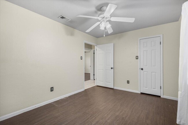 Building Photo - 914 Joel Dr