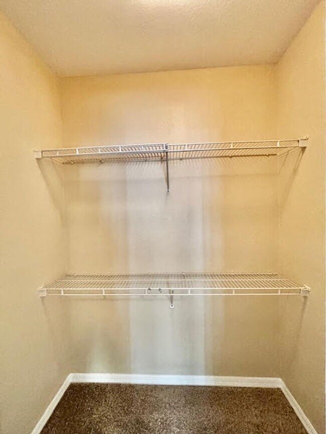Building Photo - Awesome 3/2 Condo w/ a garage Gate Parkway...