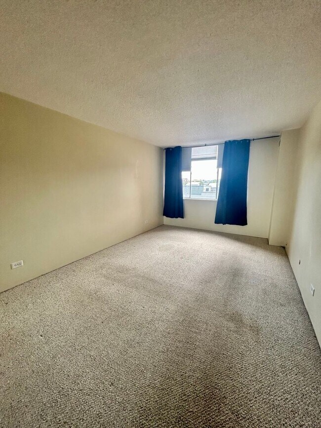 Building Photo - Horizon West Condo for Rent with South-side Views of the Flatiron Mtns