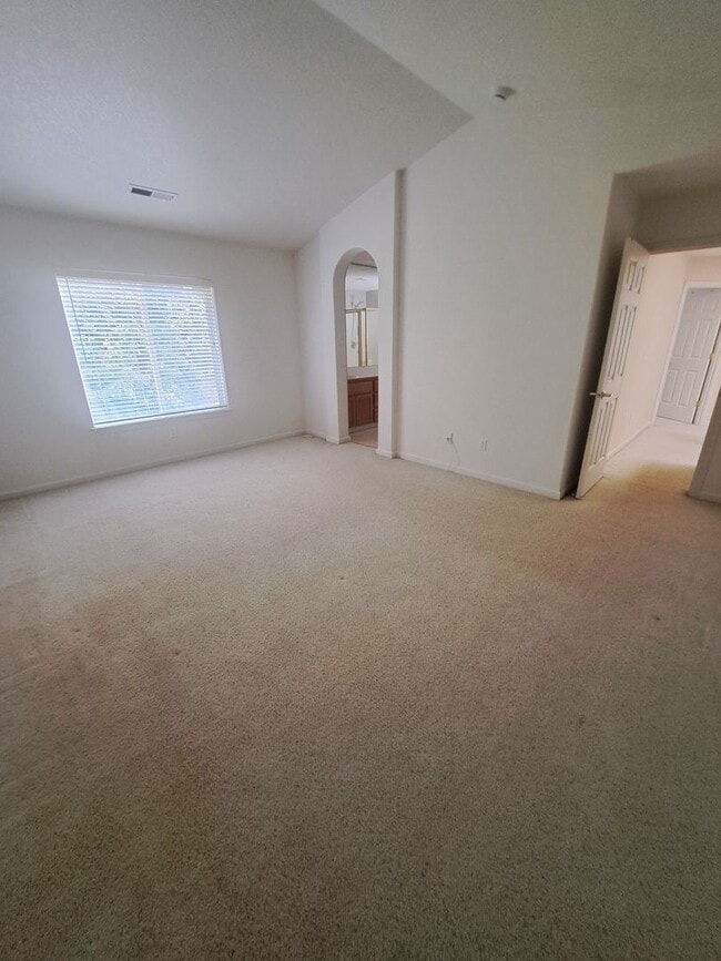 Building Photo - Beautiful setting 4 bedroom A/C Available Now