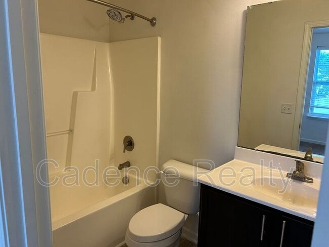 Building Photo - 208 Jordan Ln