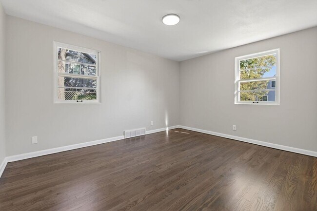 Building Photo - Saratoga Street