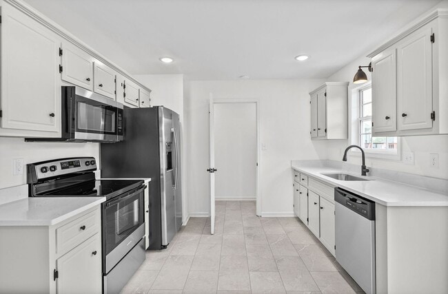 Building Photo - 270 Harold Dr