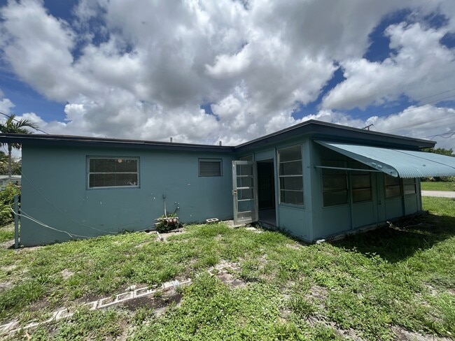 Building Photo - 3620 NW 35th Ave