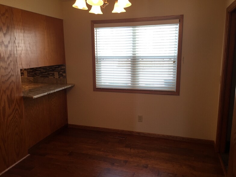 Dinette off Kitchen - 521 6th Avenue Northeast