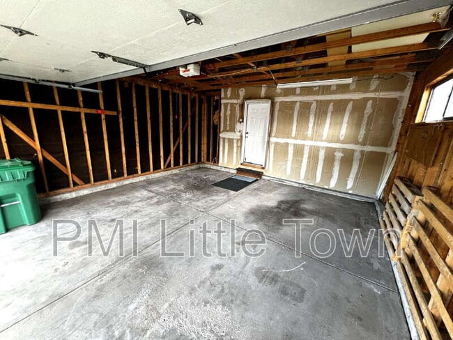 Building Photo - 10772 W Berry Ave