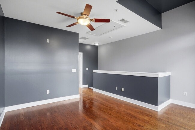 Building Photo - Modern Multi-Level 2BR Retreat with Garage Near Uptown Charlotte