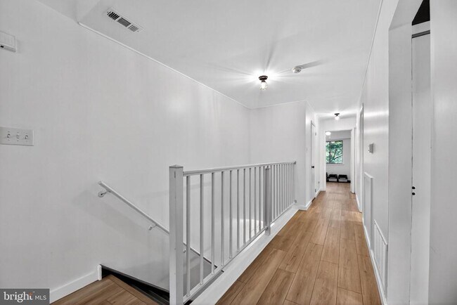 Building Photo - 203 CYPRESS Cir