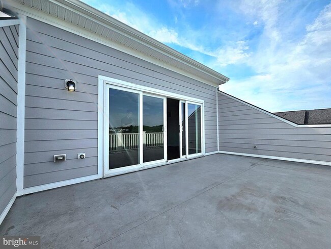 Building Photo - 17235 Branched Oak Rd