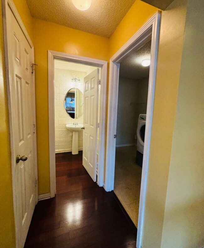 Building Photo - SPECIAL!!!!!$500 OFF SECOND MONTHS RENT!!!!!! Spacious 4-Bedroom Home with Expansive Loft & Moder...