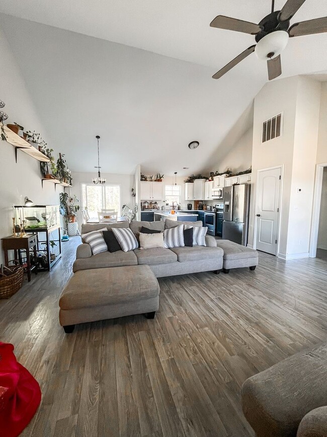 Building Photo - Gorgeous 3 Bed + Bonus in Hubert!!!!
