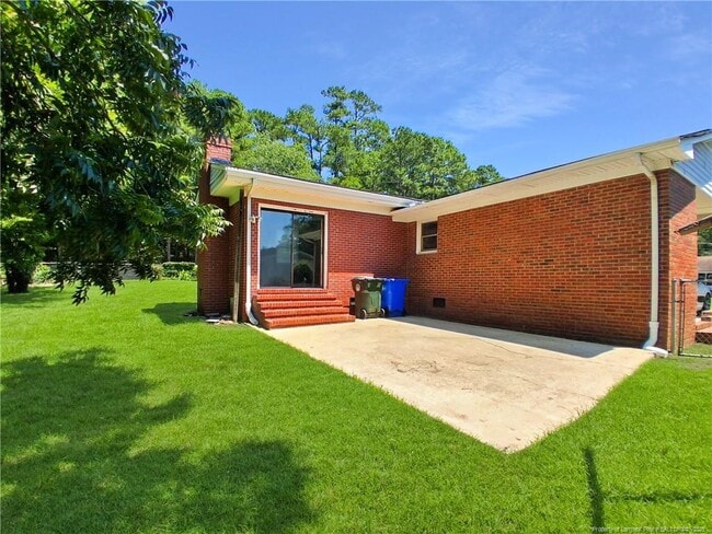 Building Photo - 1086 Essex Pl