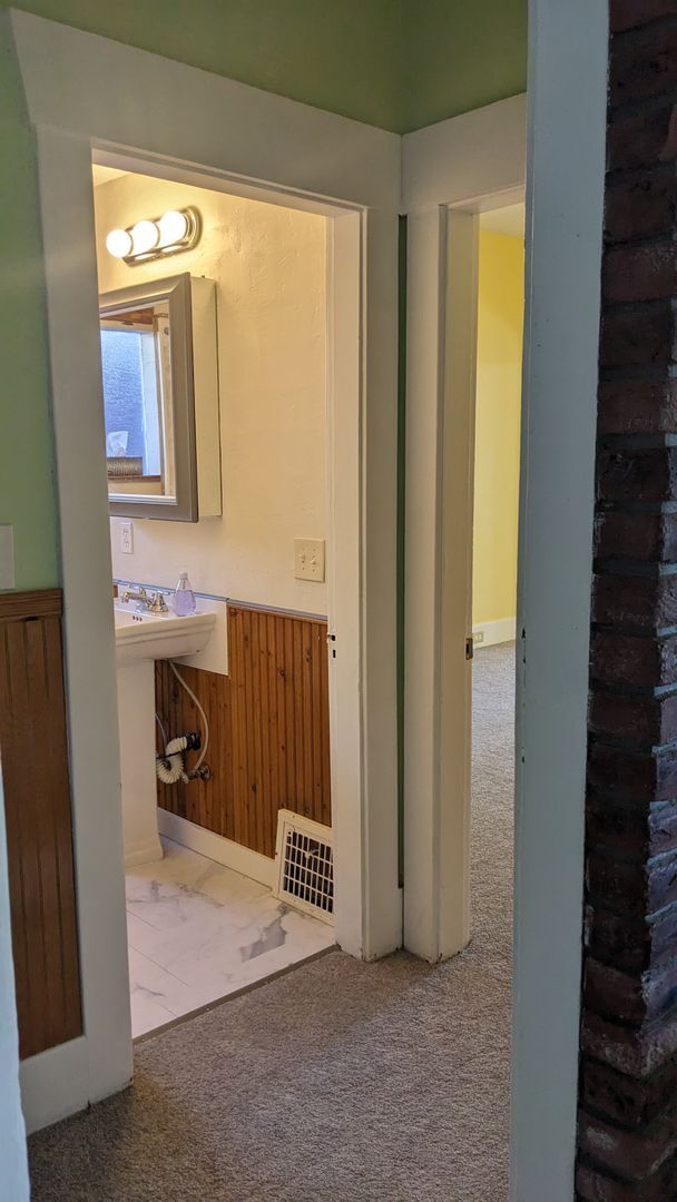 Building Photo - Roosevelt District 2 Bedroom Home