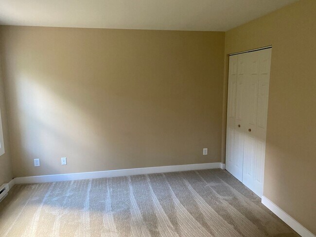 Building Photo - Newly Remodeled 2-Bedroom Apartment in Ore...