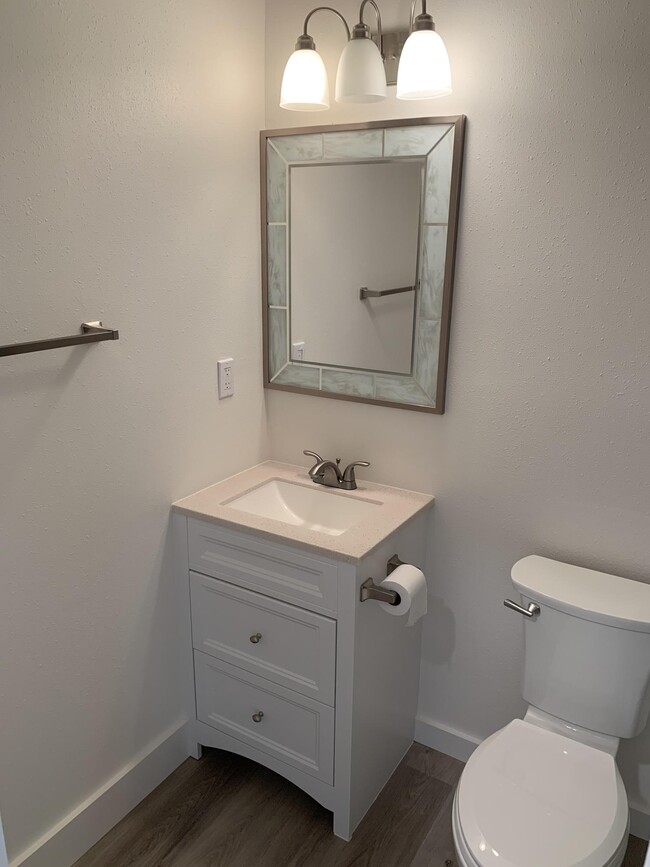 Building Photo - 1425 Mixon Dr