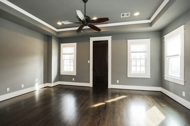 Building Photo - 907 E 25th St