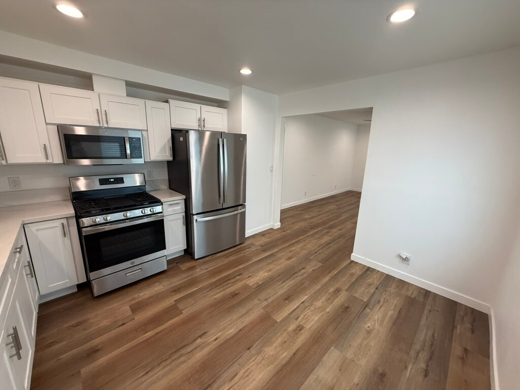 Building Photo - 4066 W 129th St