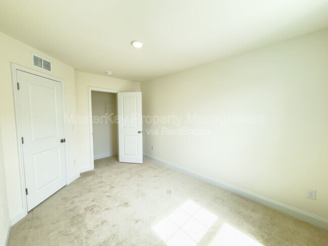 Building Photo - 74 Bloodroot St