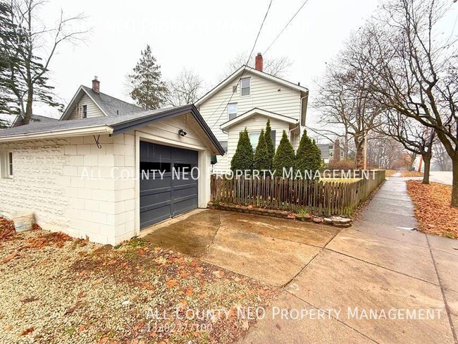 Building Photo - Charming 3 bedroom home near KSU and Downt...