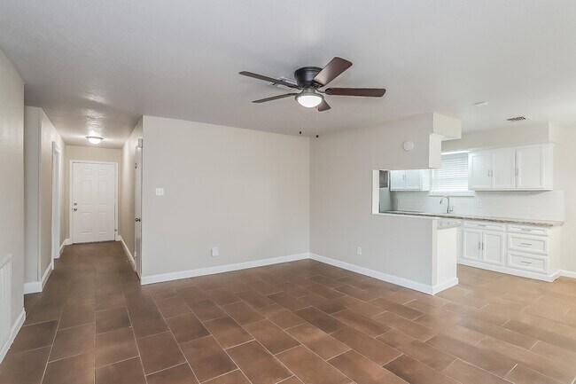 Building Photo - 10819 Sagewind Dr