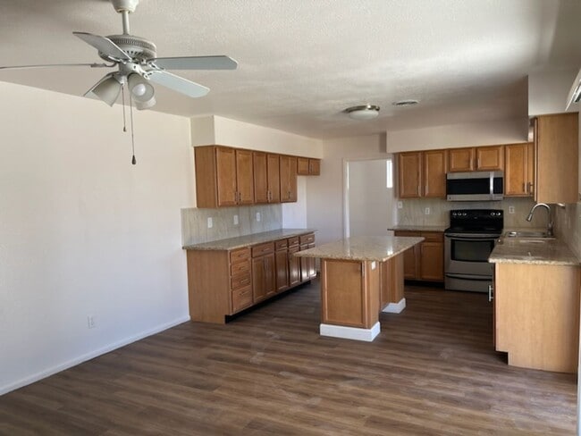 Building Photo - Mesa 4 bedroom rental