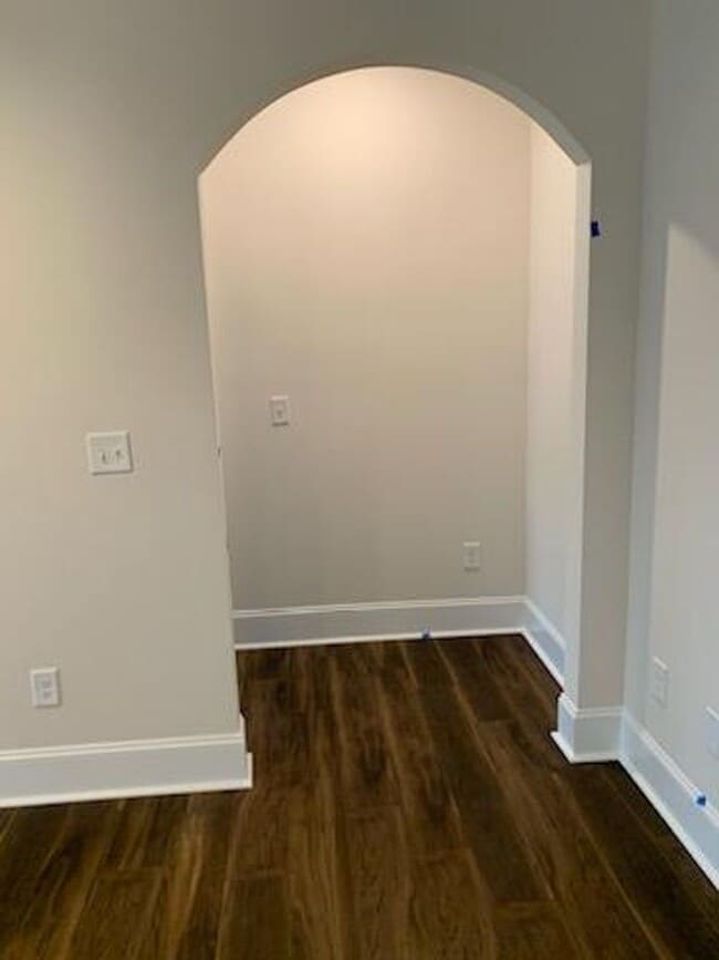 Building Photo - Available Rental located in desirable area of Scotts Hill in Scotts Hill Village