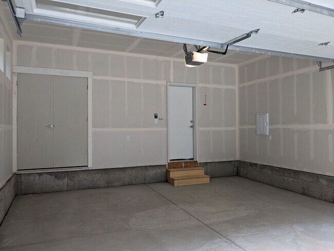 Building Photo - Modern 3-Bedroom Home in Prime Arvada Location