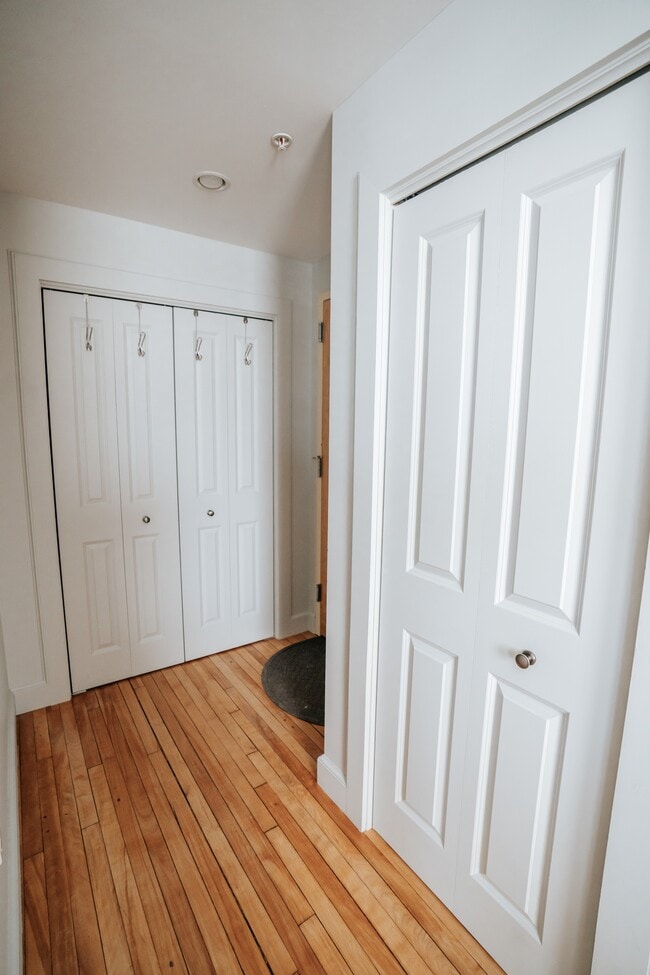 Building Photo - 1251 Congress St