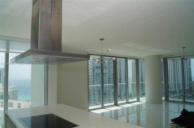 Building Photo - 300 Sunny Isles Blvd