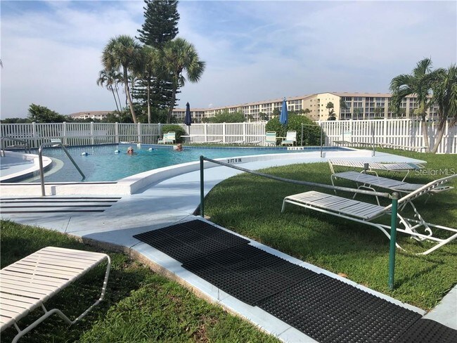 Building Photo - 3799 Lake Bayshore Dr