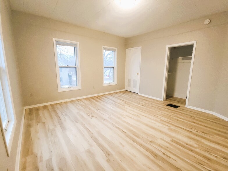 Bedroom - 352 8th St E