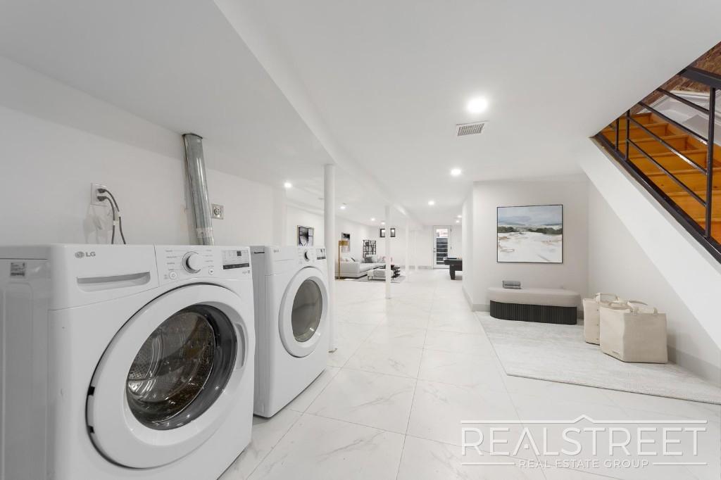 Building Photo - STUNNING 4+ BED 3 BATH DUPLEX + YARD IN PRIME BUSHWICK TOWNHOUSE