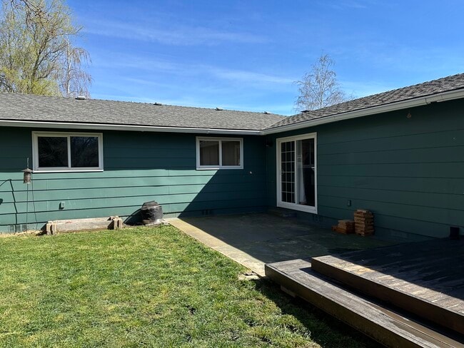 Building Photo - 720 Freeman Rd