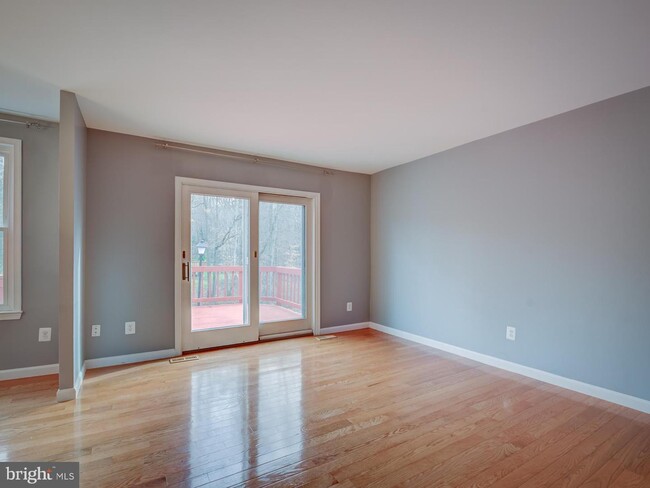 Building Photo - 8203 Stationhouse Ct
