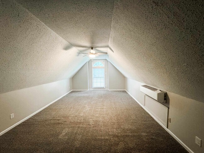 Building Photo - 3945 Windyke Dr