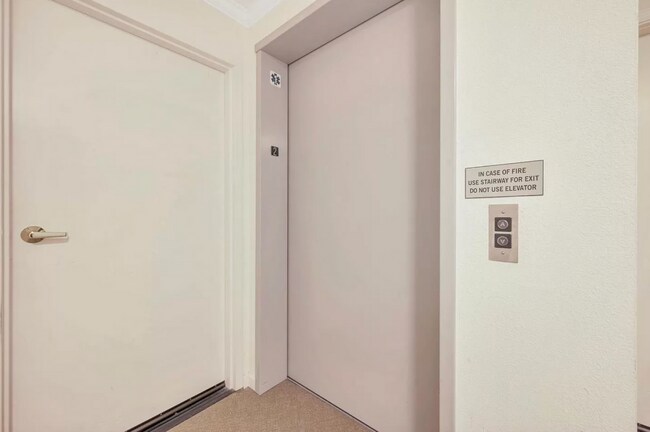 Building Photo - Twin Peaks: Remodeled Condo with Garage Pa...