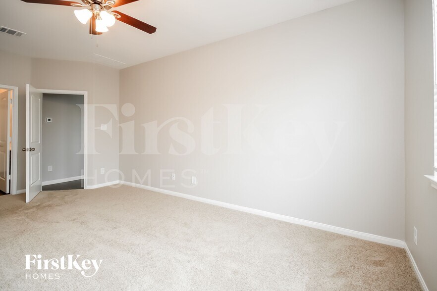 Building Photo - 24530 Lorenzo Glaze Trail