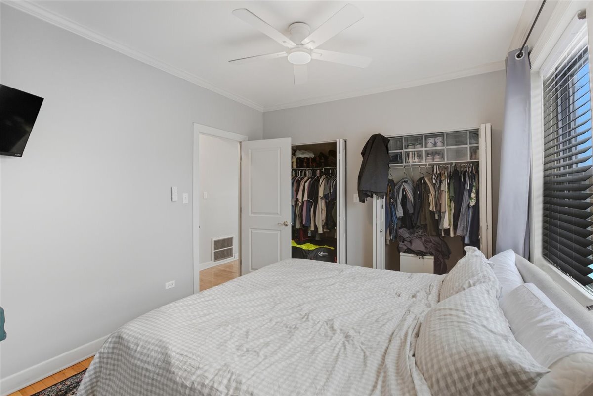 Building Photo - 3040 W Diversey Ave